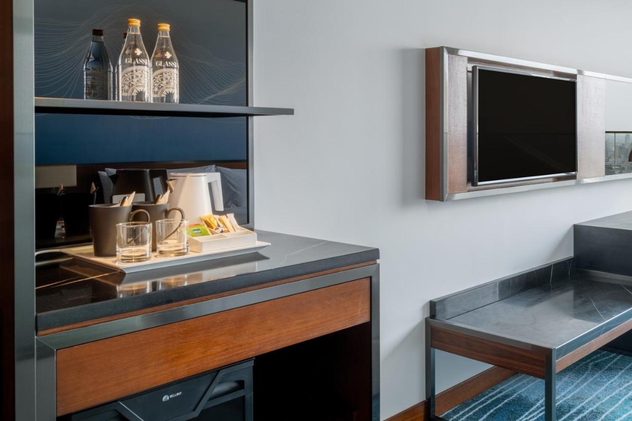 Khách sạn Hilton Garden 4*