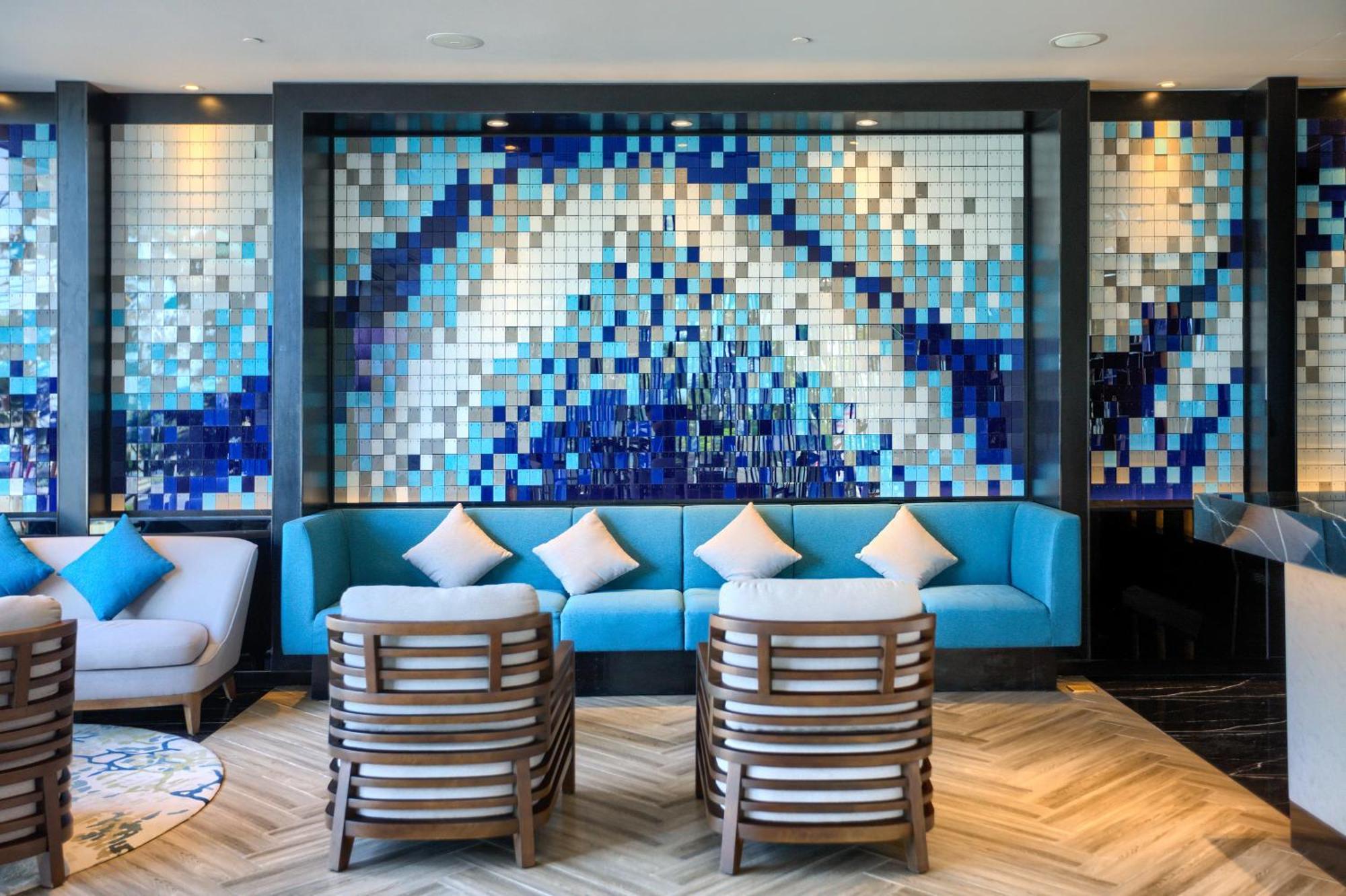 Khách sạn Hilton Garden
