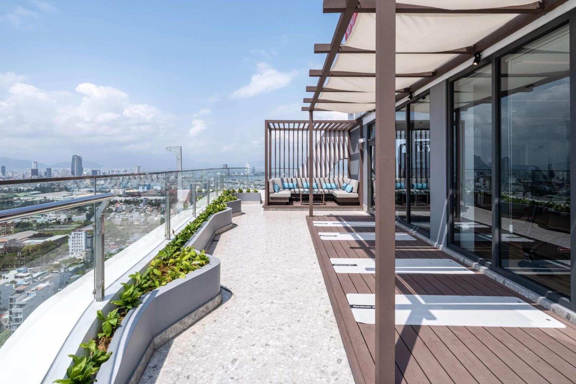 Khách sạn Hilton Garden 4*