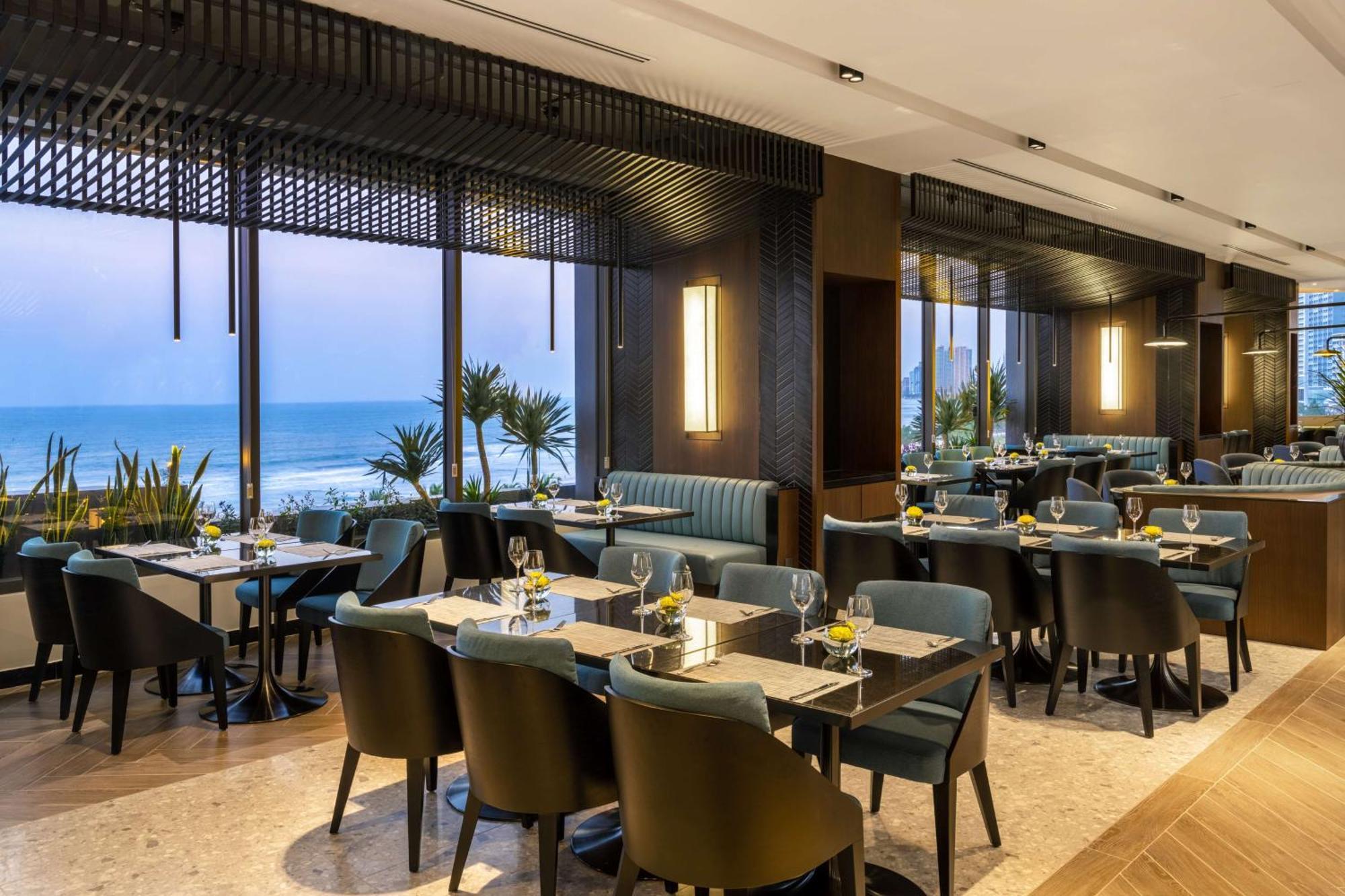 Khách sạn Hilton Garden 4*