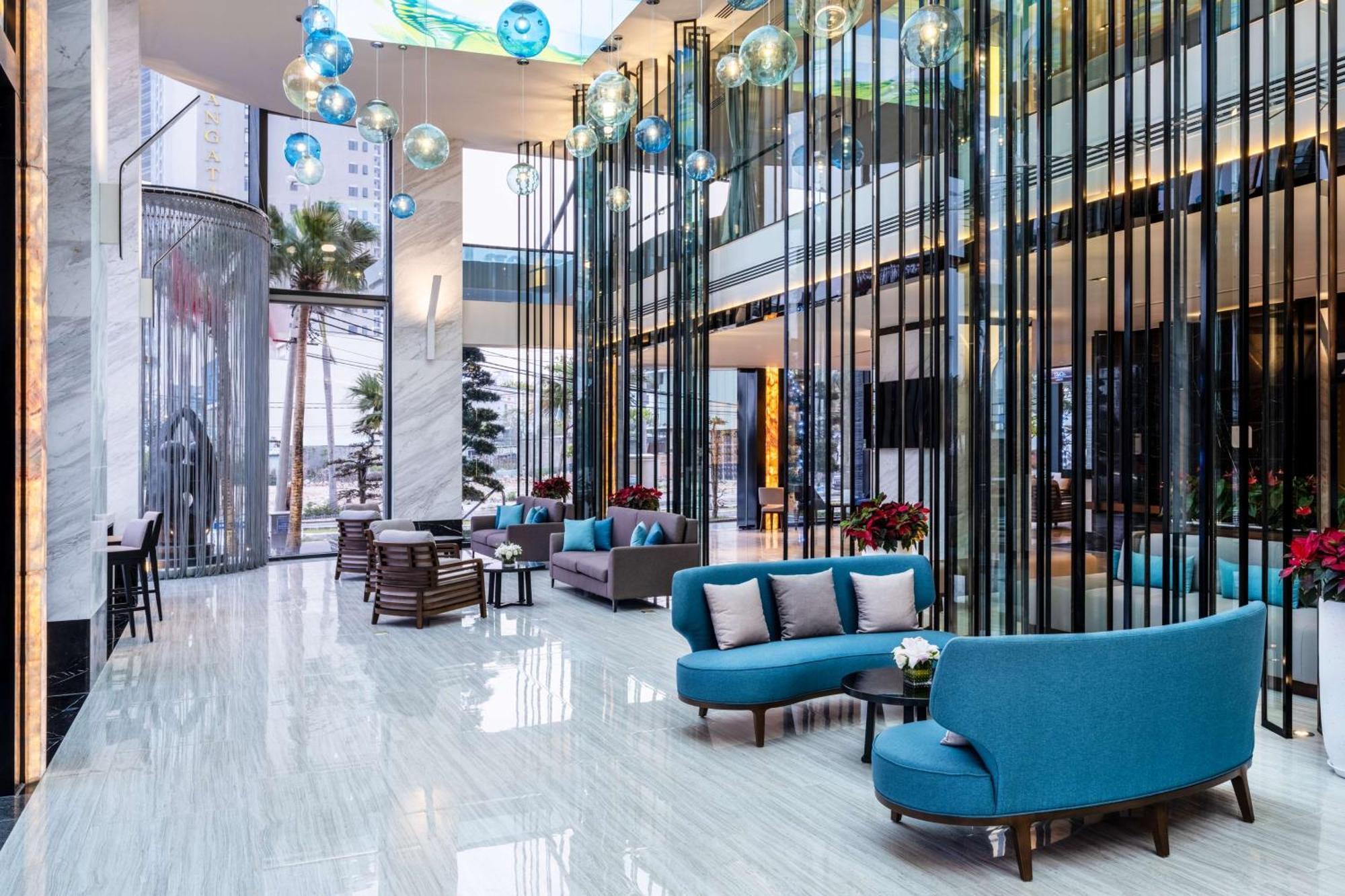 Khách sạn Hilton Garden