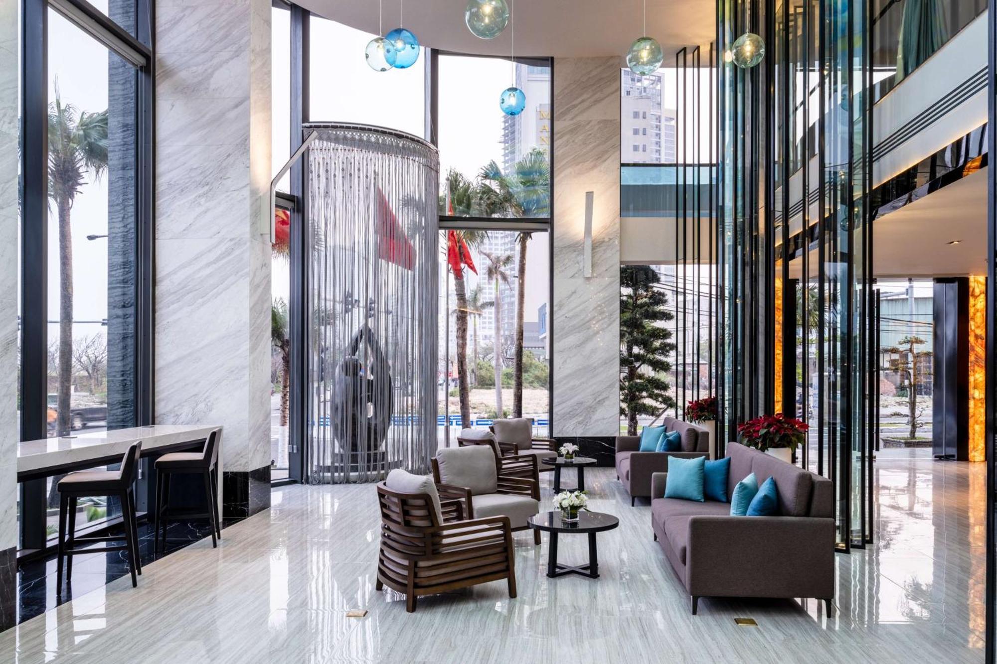 Khách sạn Hilton Garden 4*